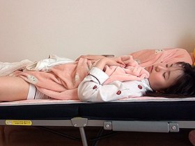 ベッドでゴロゴロしてたらなんとなく体がうずいてしまい、そのままオナニー始める女の子たち サンプル動画サムネイル